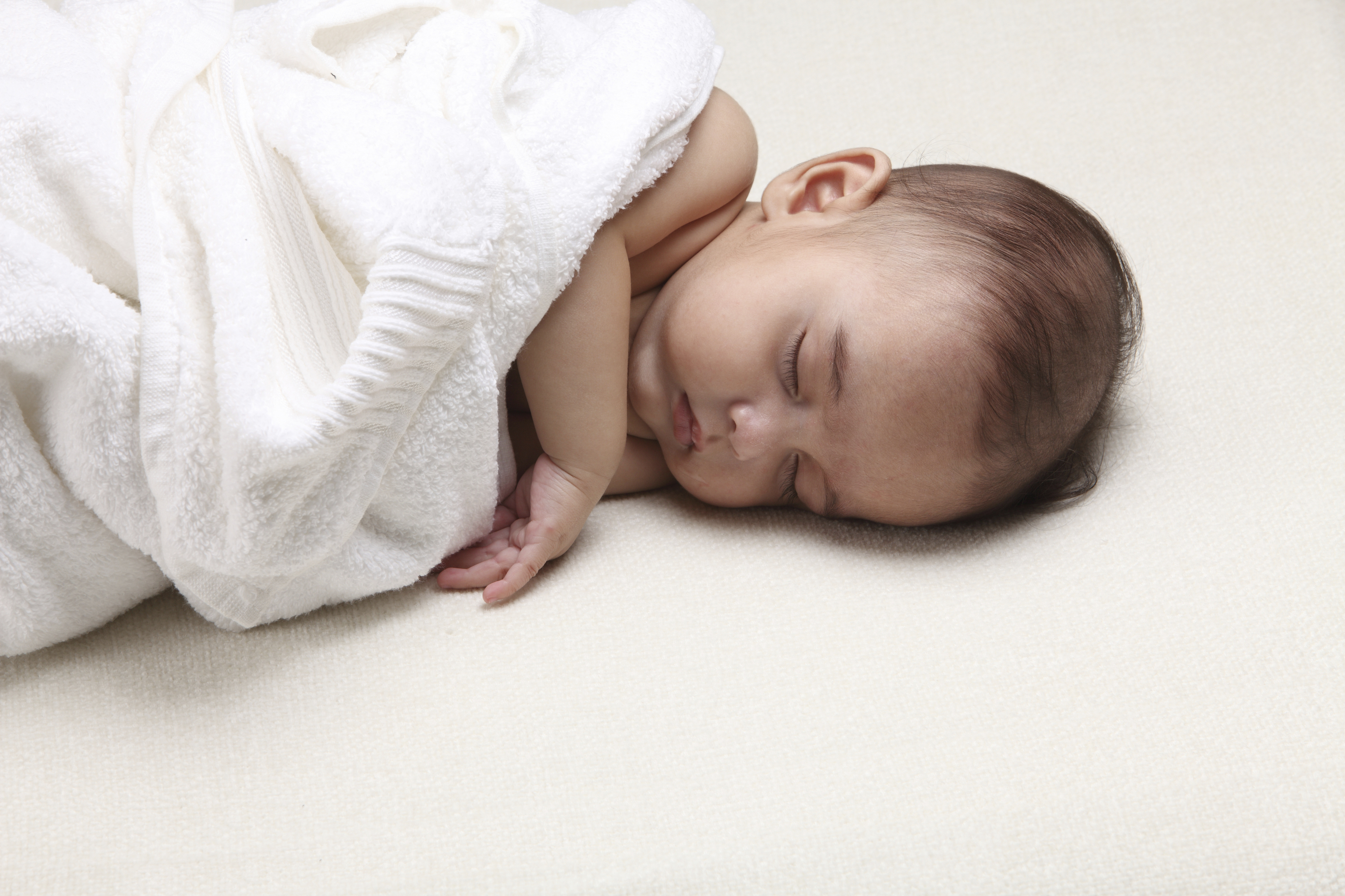 baby sleeping, newborn sleeping independently